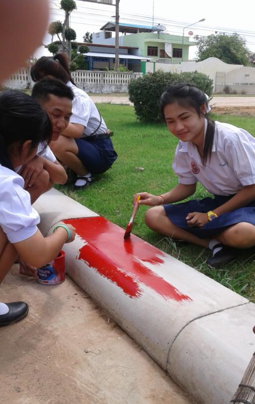 ทาสีขอบถนน