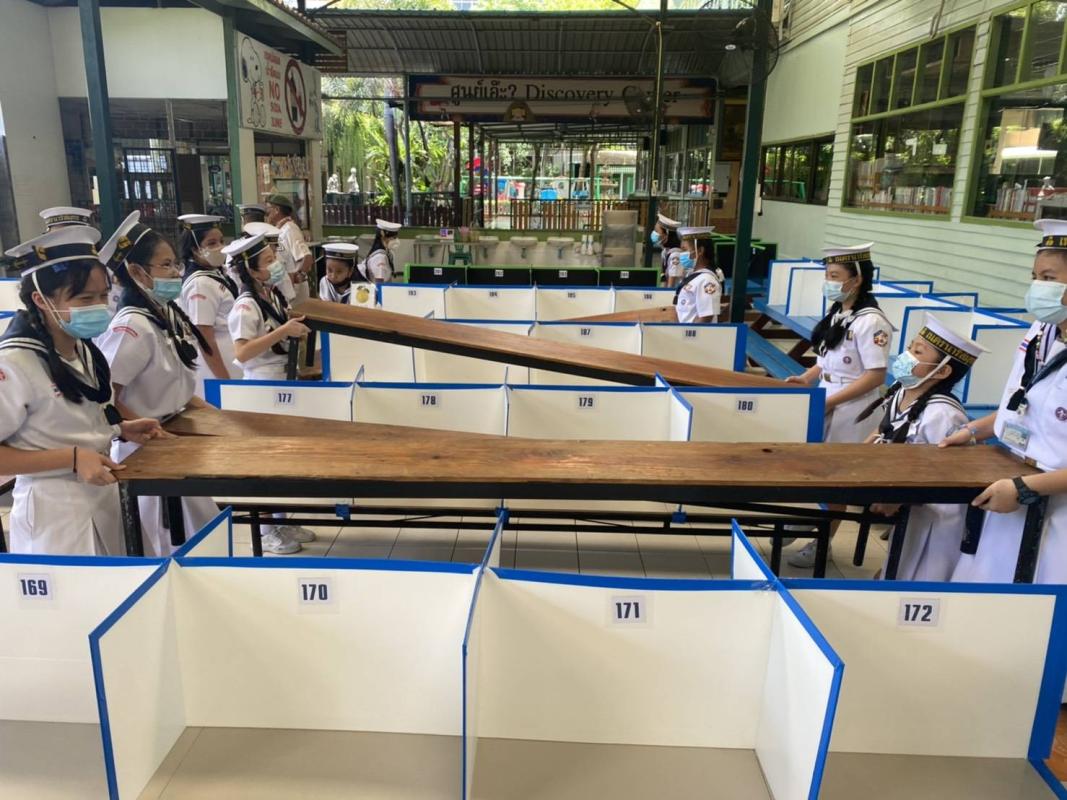 กิจกรรมช่วยอาสาจัดโต๊ะอาหารที่โรงอาหาร