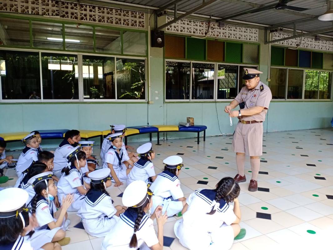 เข้าร่วมกิจกรรมสอนผูกเงื่อนต่าง