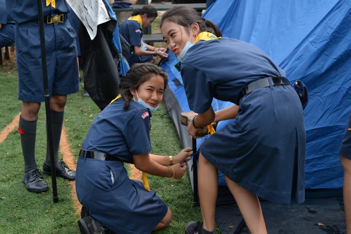 กลางเต็น