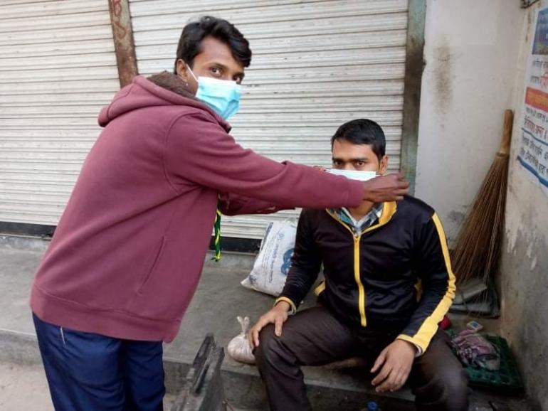 মাস্ক বিতরণ 