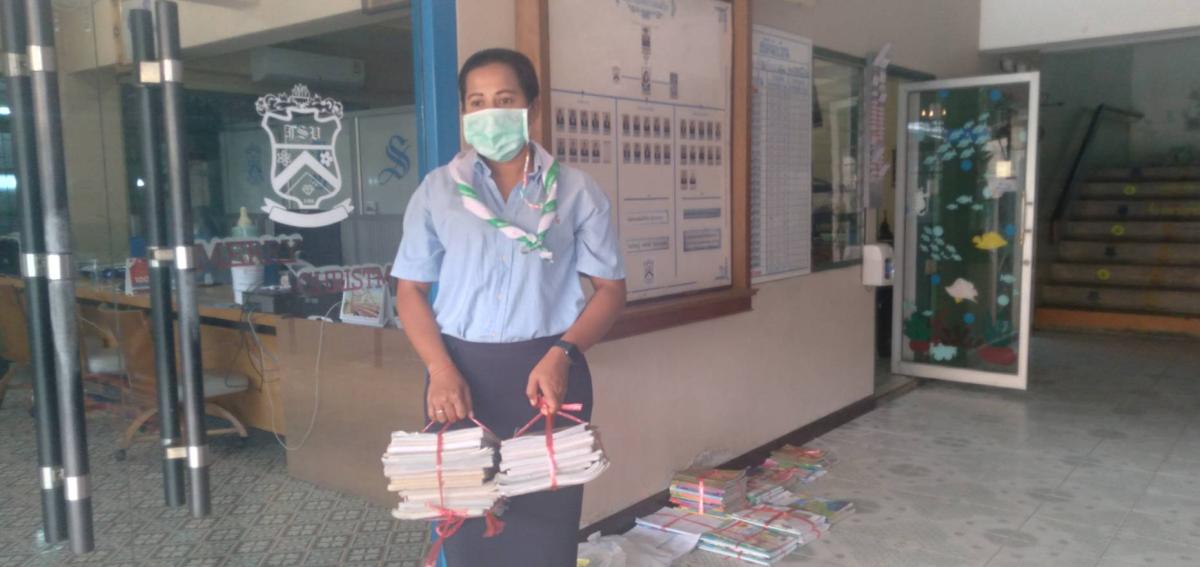 อาสาขนหนังสือ