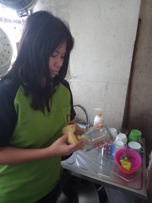 ล้างแก้วแล้วเก็บให้เรียบร้อย