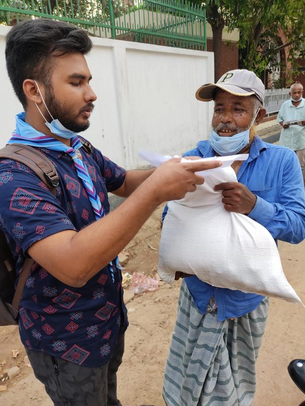 অসহায় দরিদ্রদের মাঝে খাদ্য সামগ্রী বিতরণ