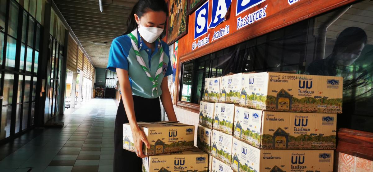 การยกนมให้ผู้ปกครอง