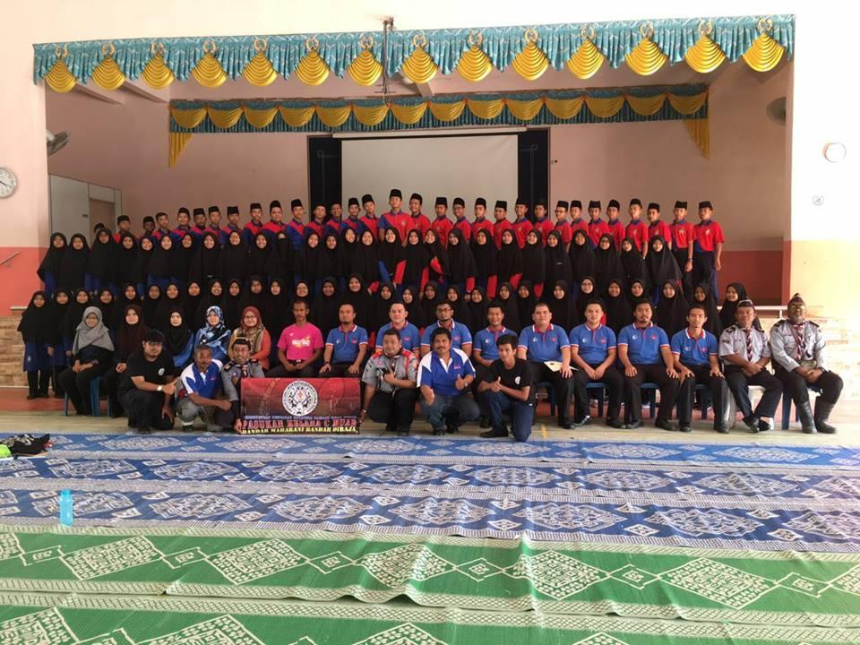 Kursus Asas Pertolongan Cemas dan Asas Komunikasi Anjuran Bersama Pasukan Kelana C Muar dengan kerjasama Jabatan Kecemasan dan Trauma HPSF Muar.Johor.