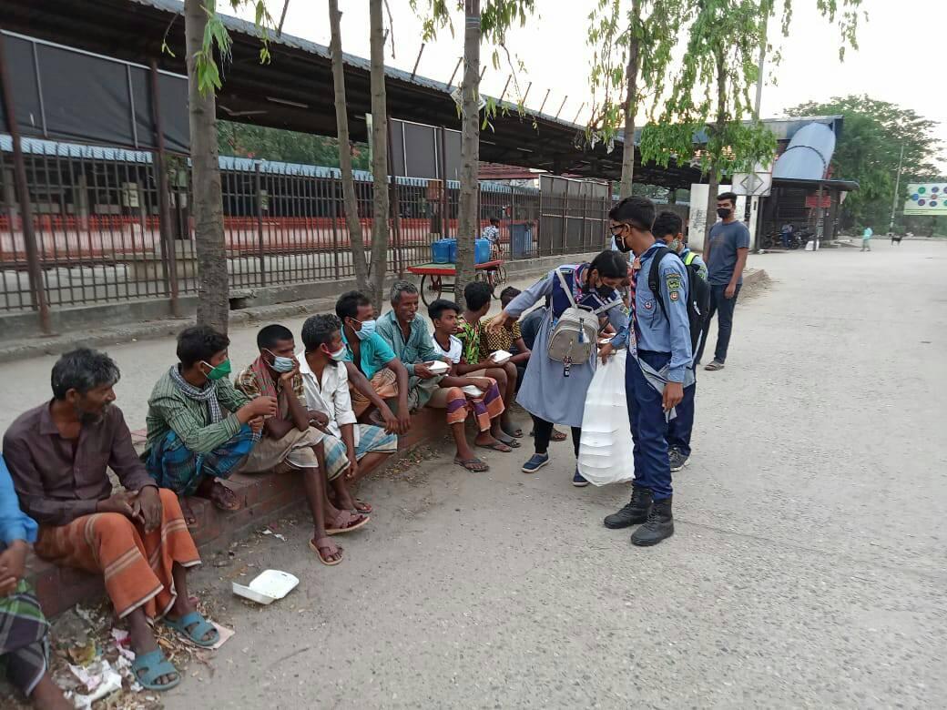 পথ শিশু এবং খেটে খাওয়া মানুষদের মাঝে ইফতার বিতরণ এবং ঈদ (ঈদুল উল ফিতর)উদযাপন