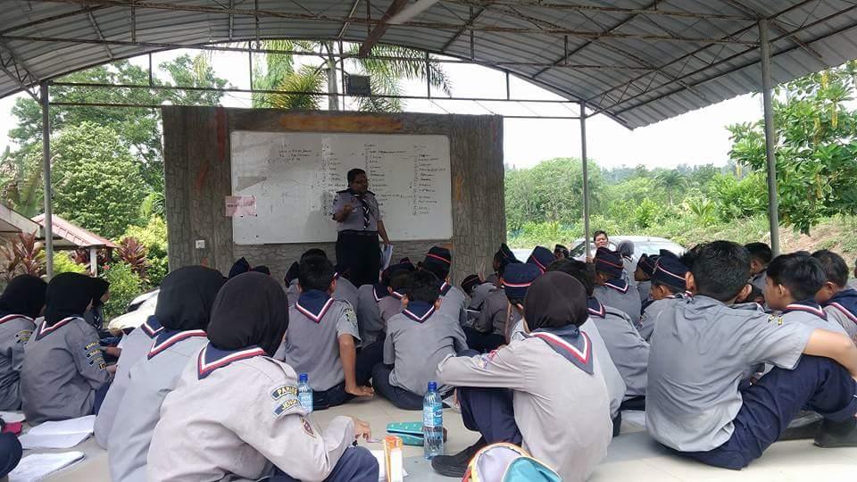Sedang memberi ceramah cara pernafasan