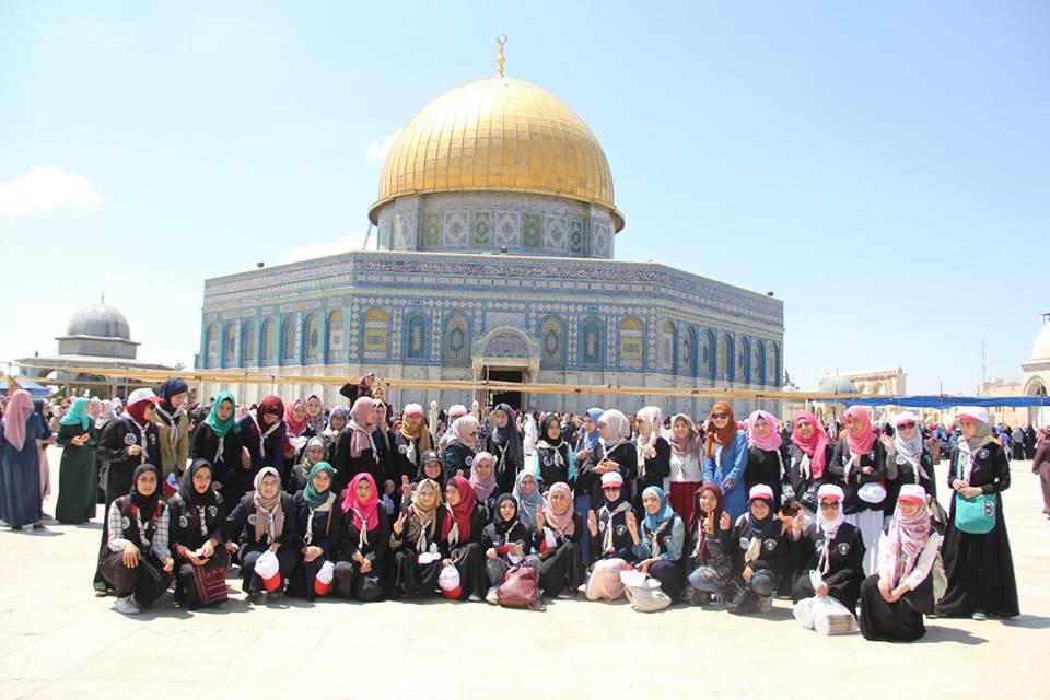 Scouts & Guides serving fasting Muslims in Al Aqsa Mosque Jerusalem 2017 خدمة الصائمين في المسجد الاقصى في القدس 