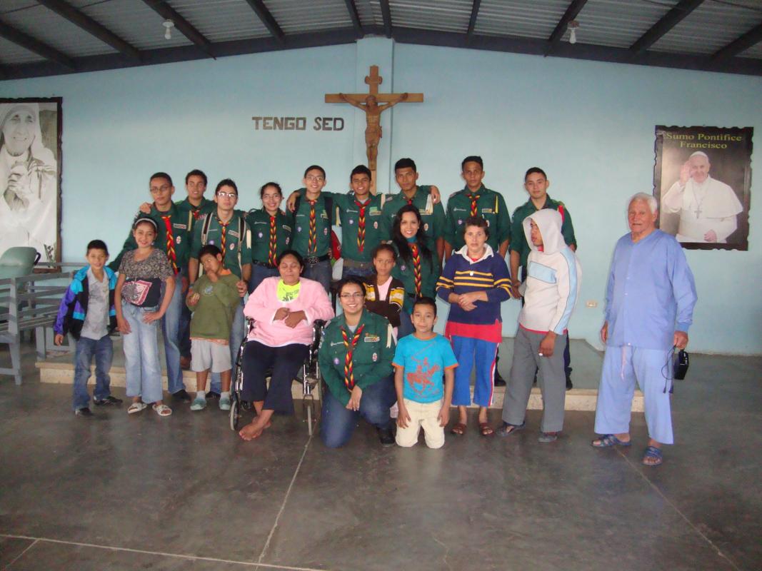 Entrega de Ropa al Asilo Apóstol San Pablo