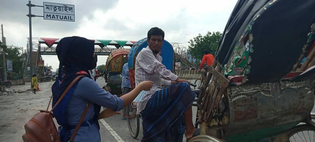 খেটে খাওয়া মানুষদের মাঝে মাস্ক বিতরন