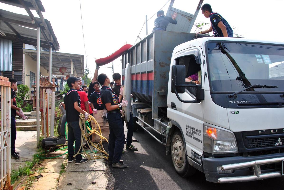 Gotong-royong kampung salak, sepang, selangor.