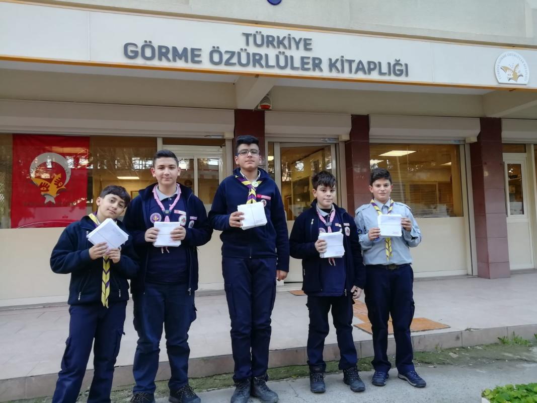 Volunteer service at library for blinds / 3