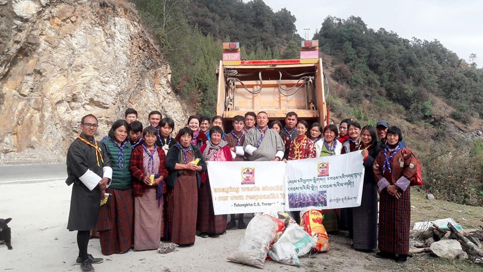 Mass Cleaning Campaign by CBS of Tshangkha & Tangsbi Community on the Trongsa-Wangduephodrang National High Way