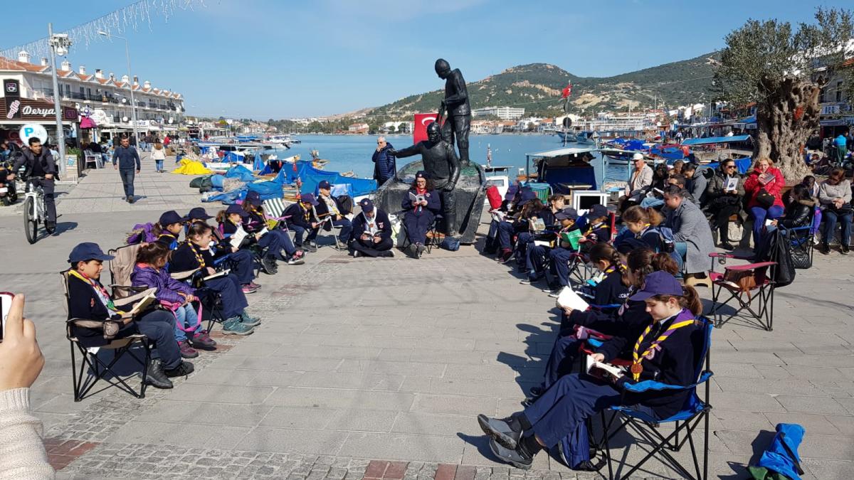 "READING IN PUBLIC" Activity 