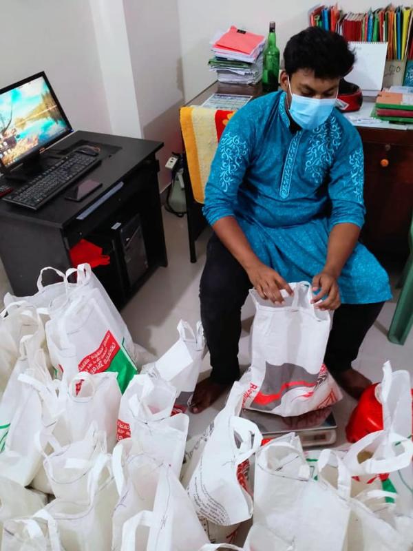 পবিত্র রমজান মাস উপলক্ষে  সমাজের সুবিধা বঞ্চিত মানুষের পাশে দাড়ানোর প্রয়াস হিসেবে , বাংলাদেশ স্কাউটস  ও বাংলাদেশ ক্যাডেট সেফটি ফাউন্ডেশন এর পক্ষ থেকে ঈদ উপহার সামগ্রীর কর্মসূচি 