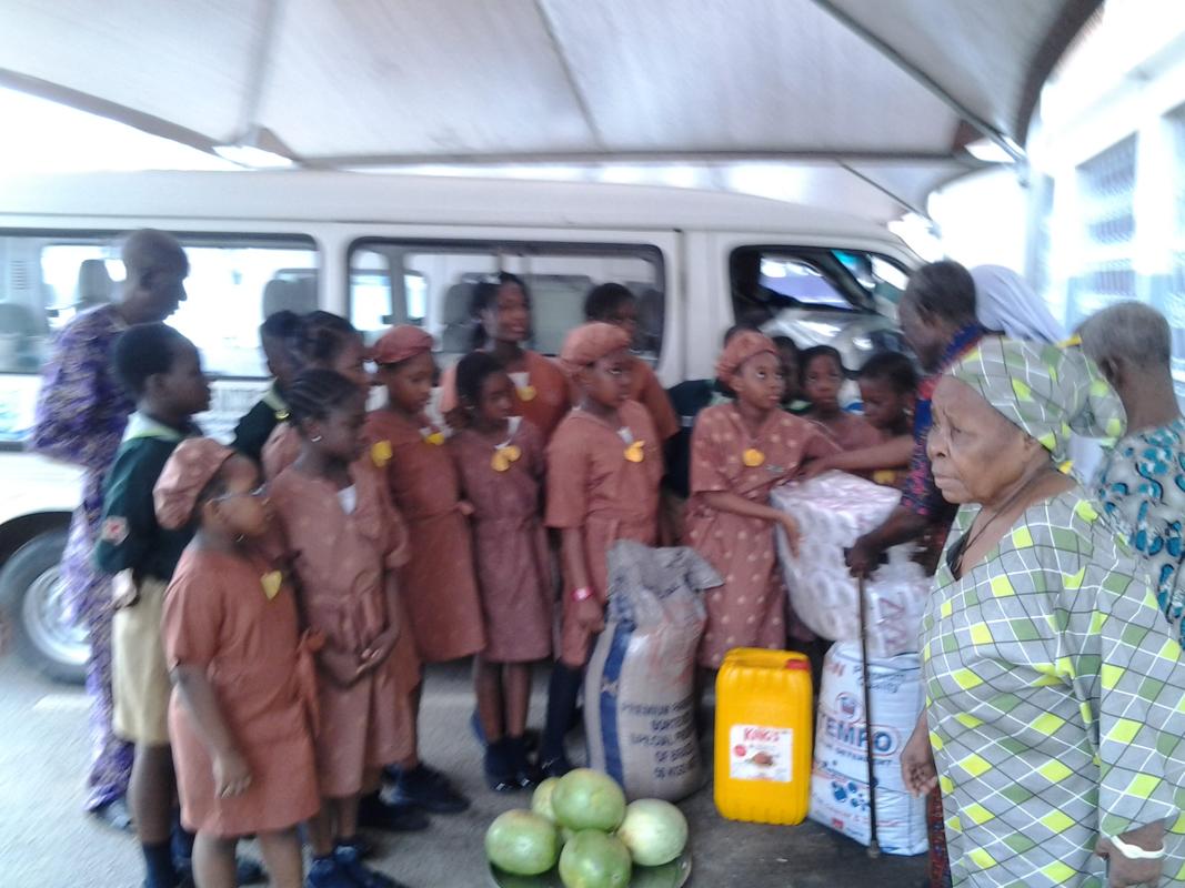 ONIGBONGBO CUB SCOUTS AND BROWNIE VISIT OLD PEOPLES HOME