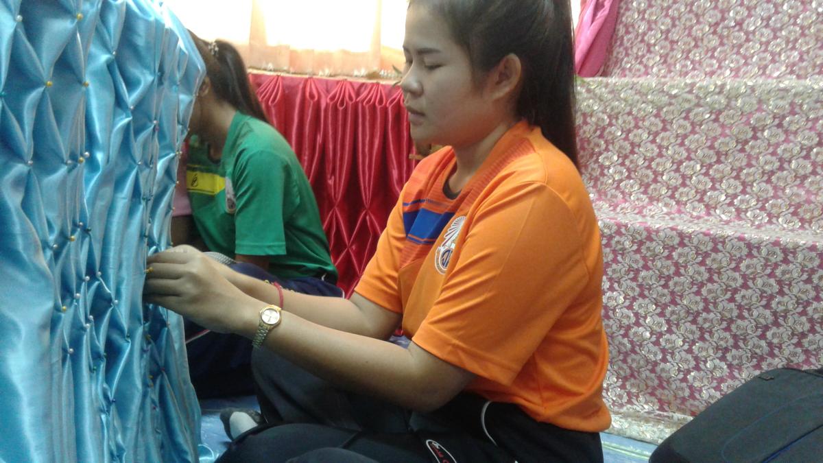 จับผ้า