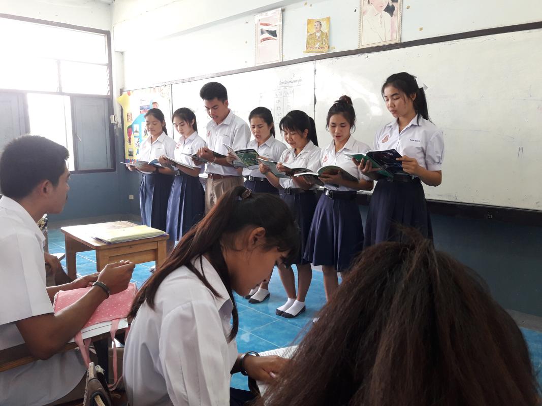 นำเสนองานและให้ความรู้แก่เพื่อนๆ