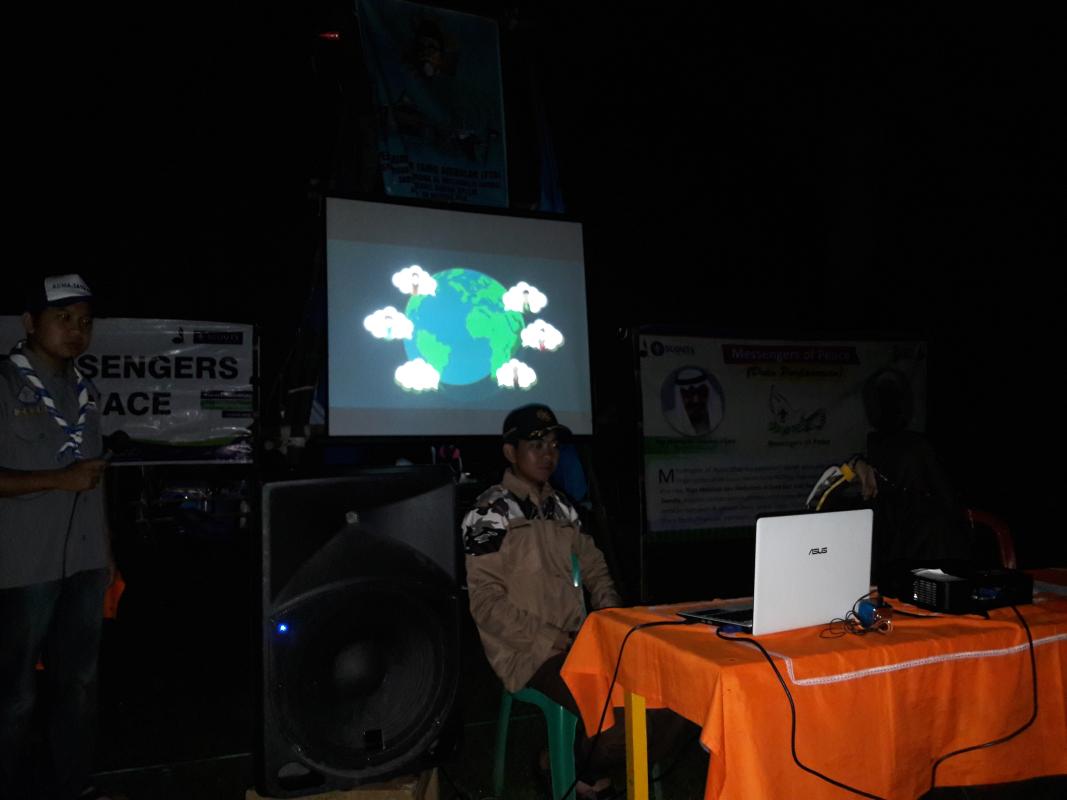 Mengenalkan Program Messengers of Peace di Perkemahan Pramuka Al-Mutawally