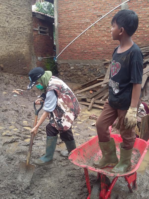 Peace Camp on Refugees Posts of Garut's flood dan Landslide , September 2016