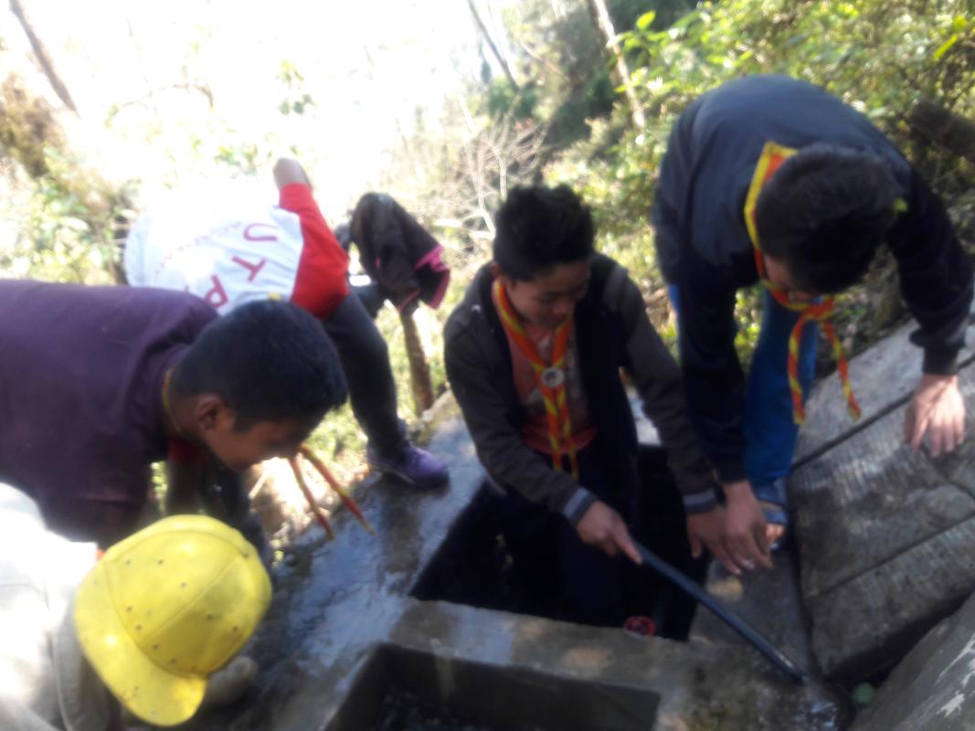 Cleaning water tank