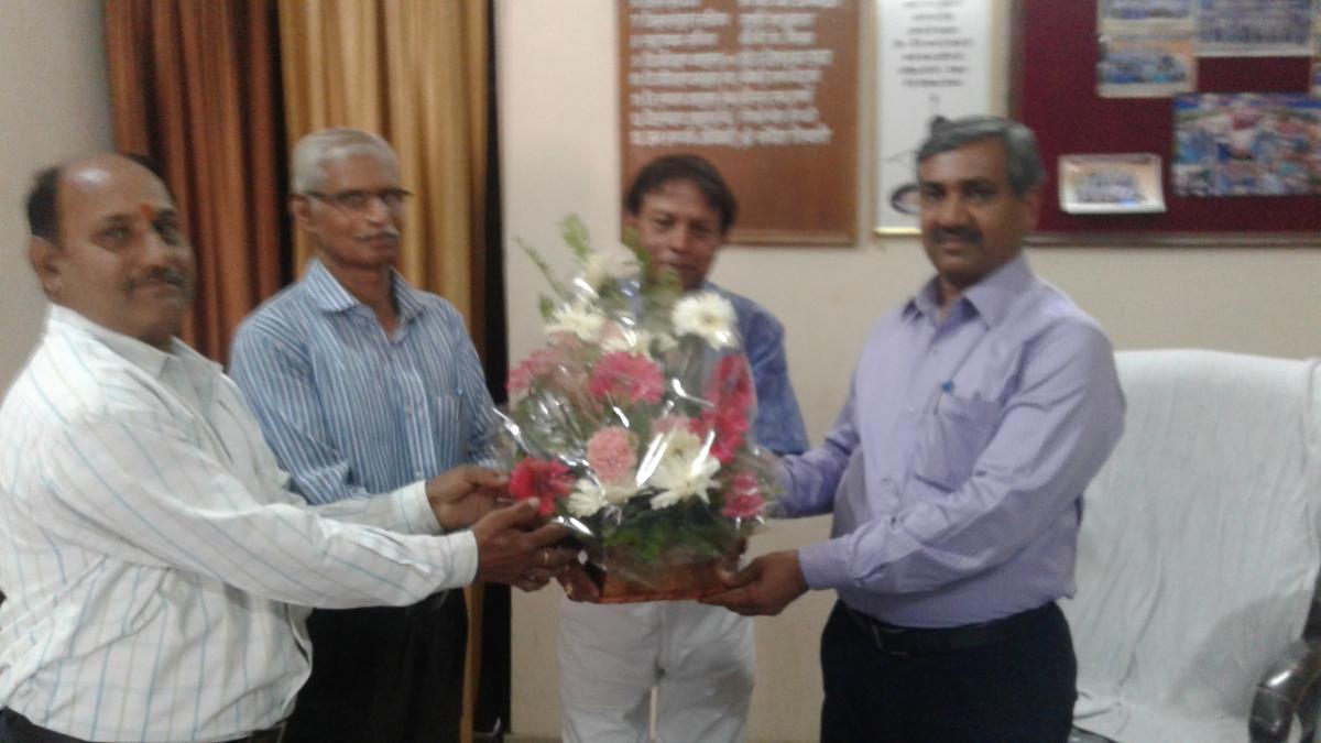 State commissioner (s) ka Swagat karte huye
