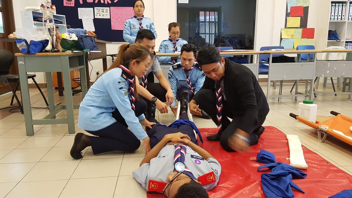 Melatih Pemimpin Pengakap Labuan tentang Asas Pertolongan Cemas