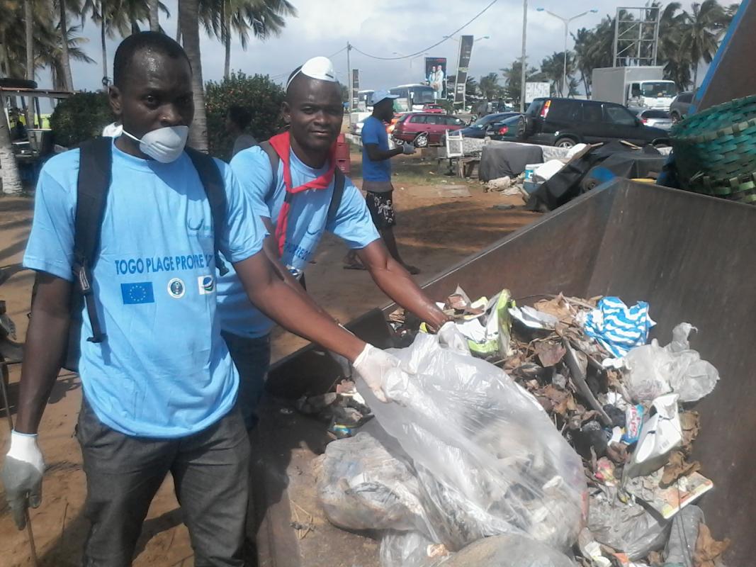 Togo Beach Cleaning 2017 to celebrate the World Ocean Day