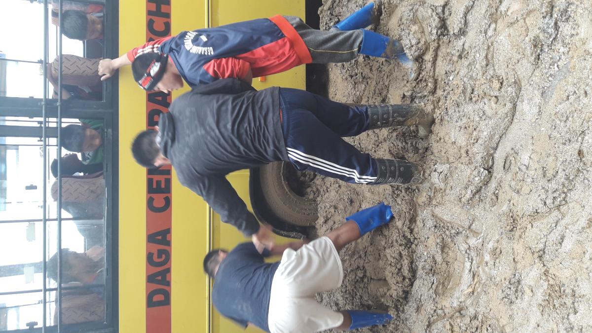 Access to muddy road transportation 