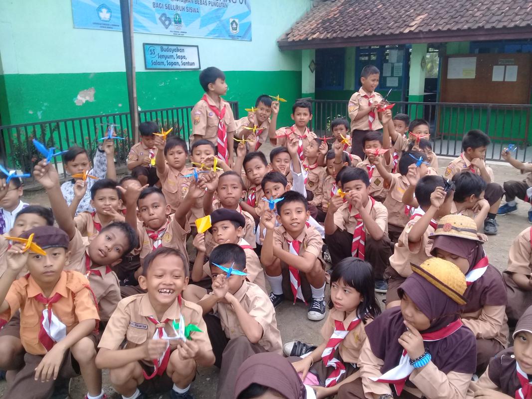 100 burung origami untuk perdamaian