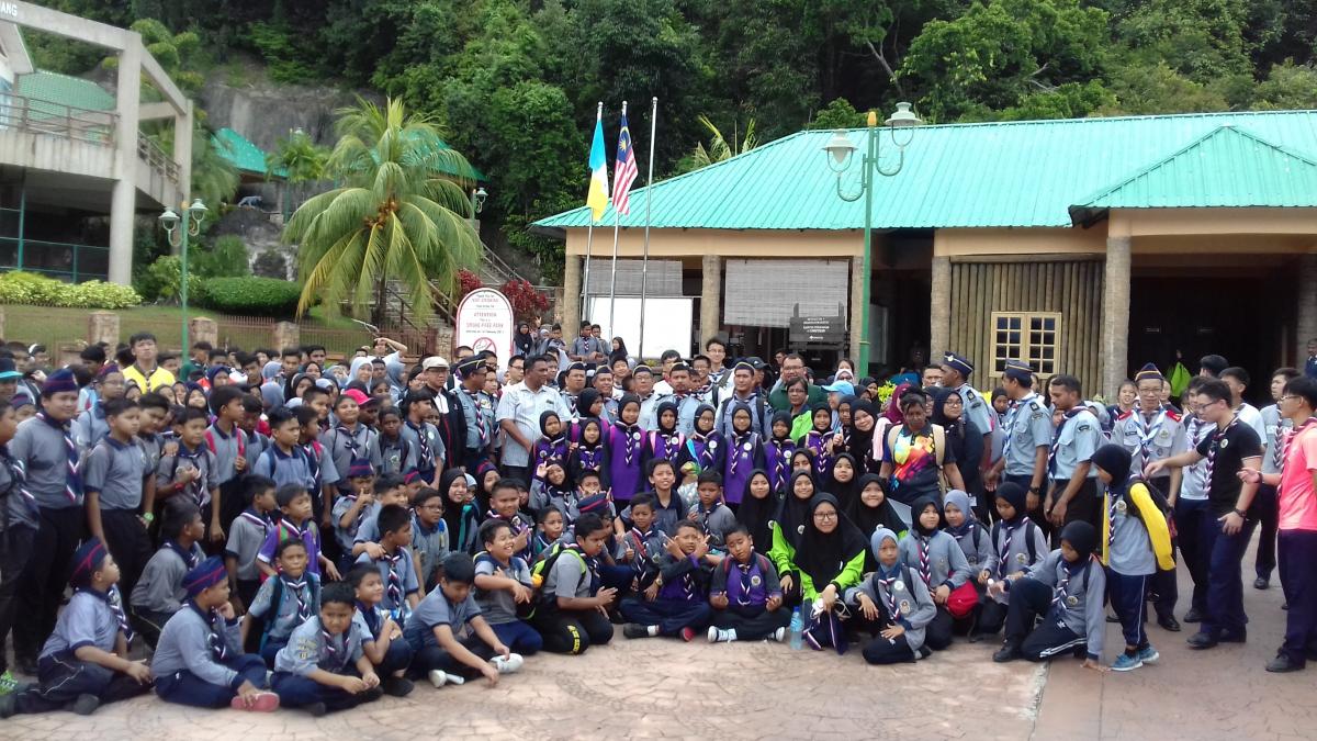 MERDEKA WALK DAN CLEAN UP THE WORLD 2018