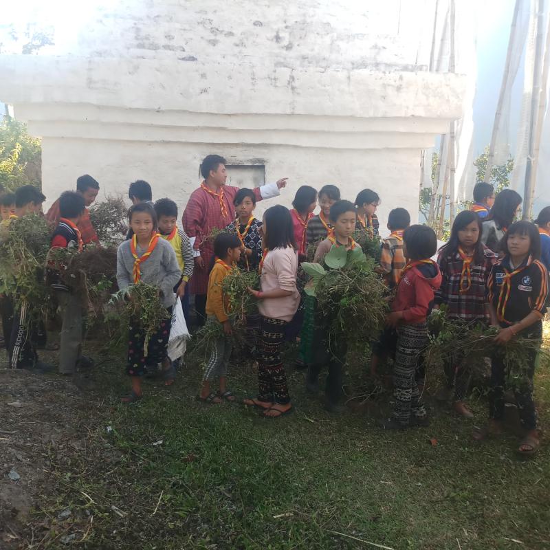 Cleaning campaign at around the chorten