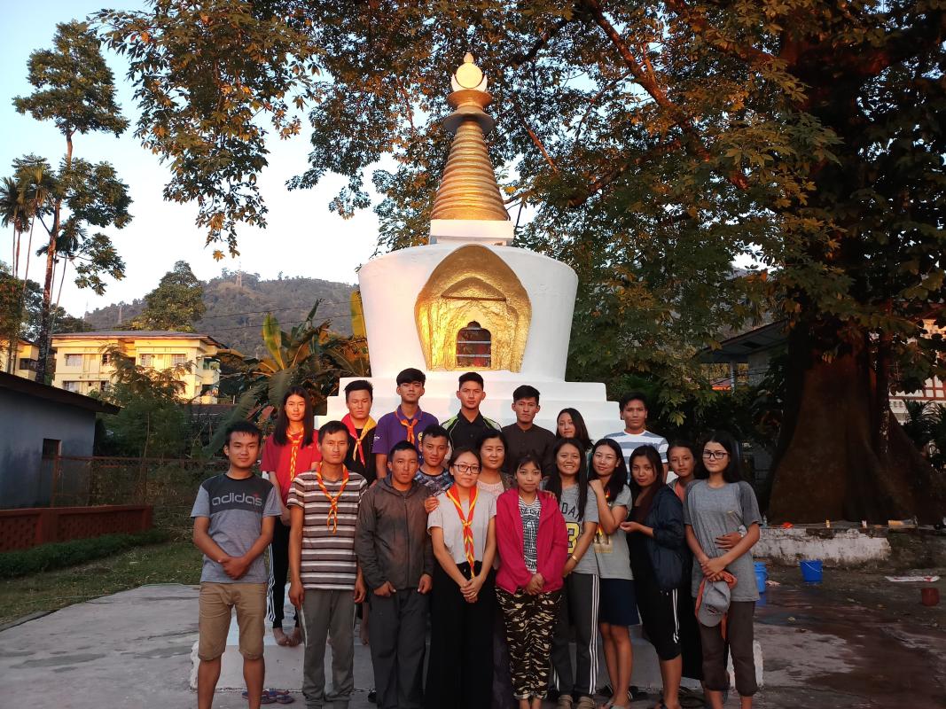 Chorten (stupa)whitewashing.