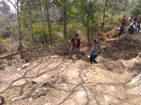 Helping hand by the scouts 