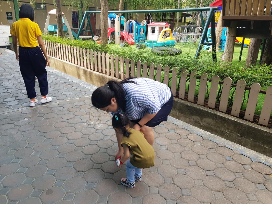 เก็บขยะรักษาสิ่งแวดล้อมในโรงเรียน