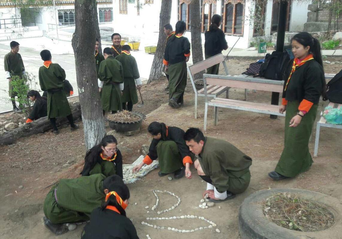 Preparation of scout Den 