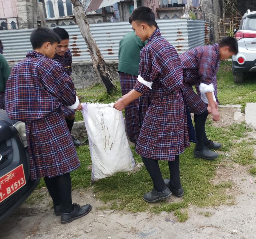 Mass cleaning beyond school campus 