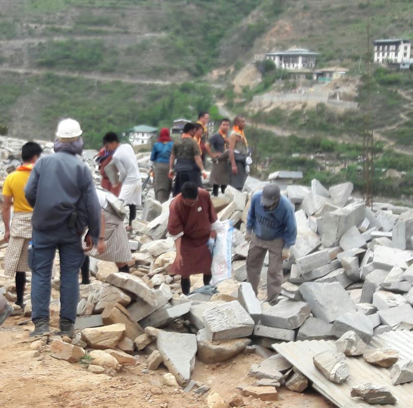 Volunteer work at Wangdue Dzong construction 