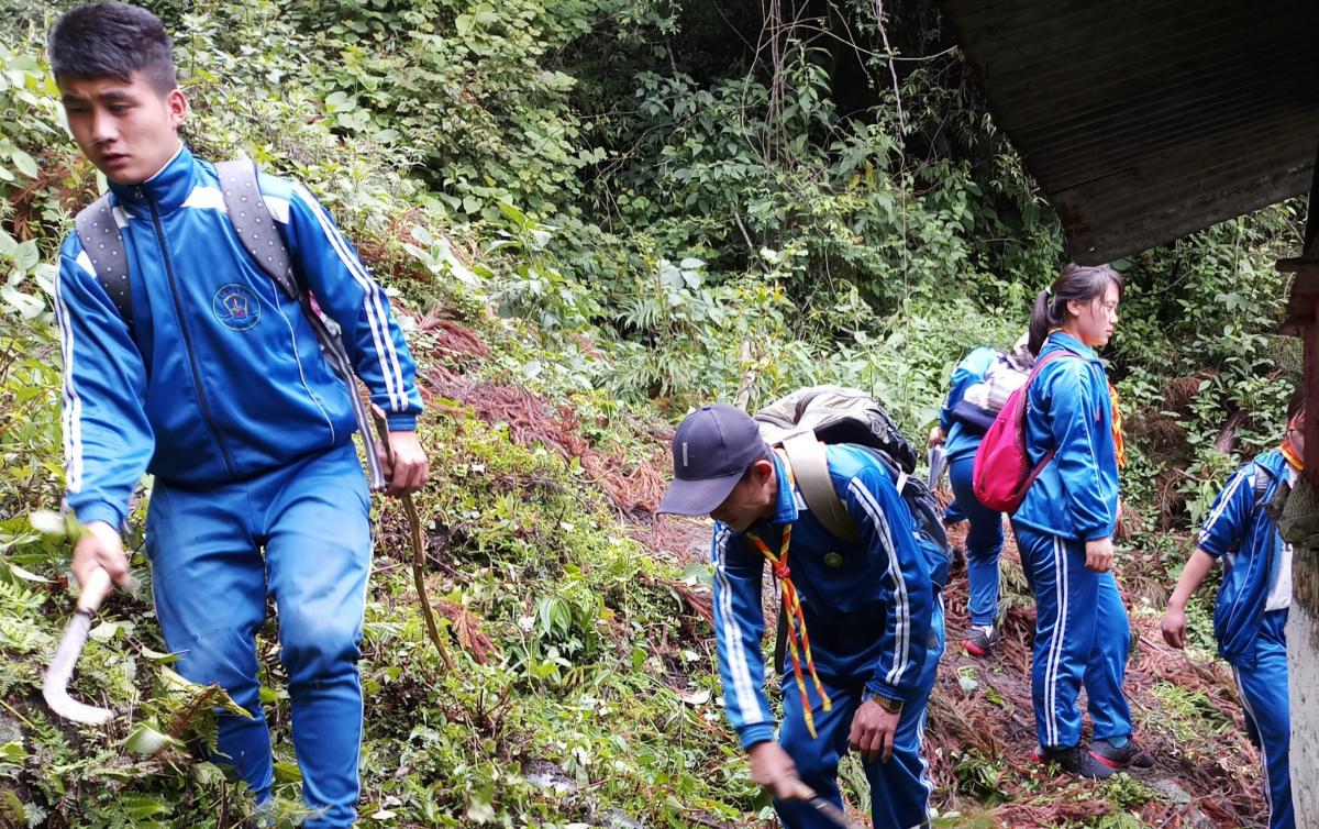 Hiking cum community services 