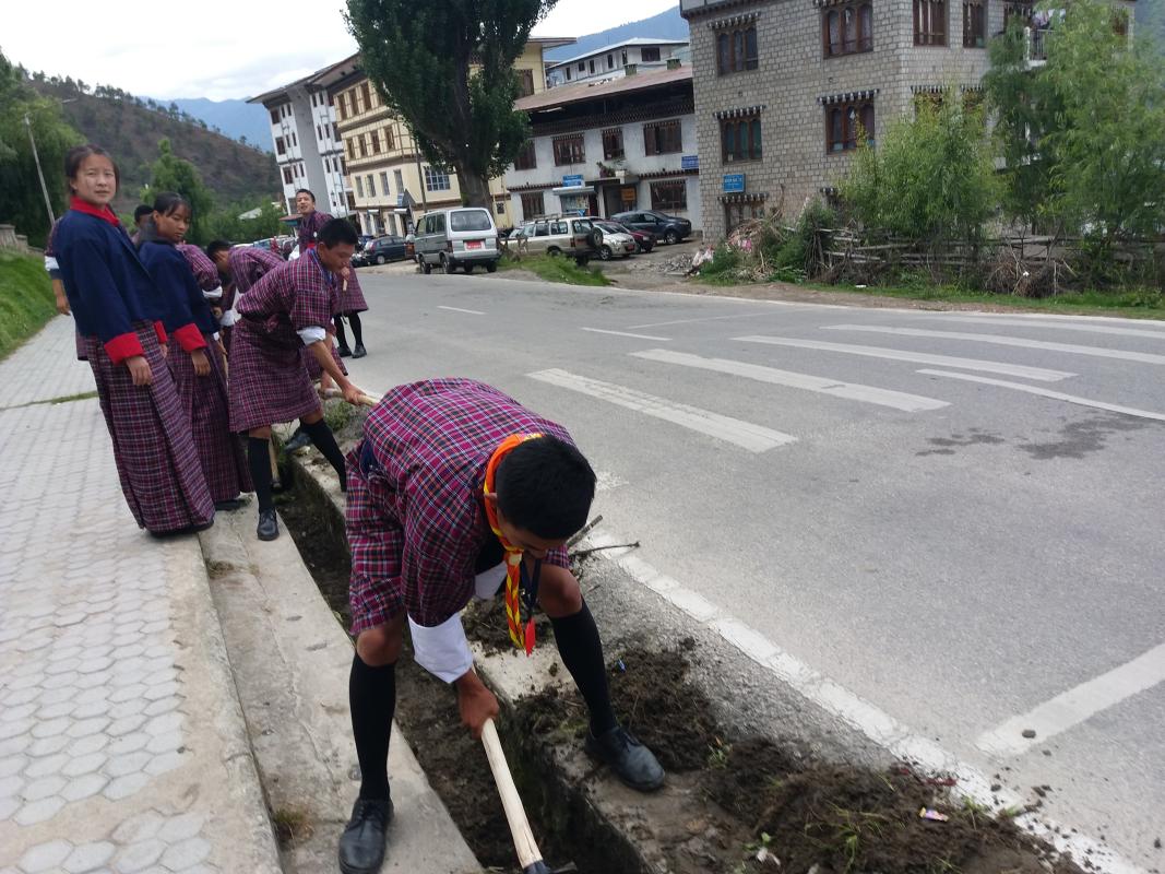 Cleaning Drains (motithang )