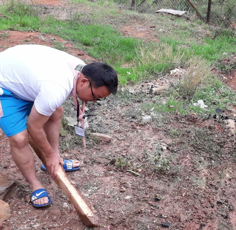 Volunteer to clean toilet during scout camp