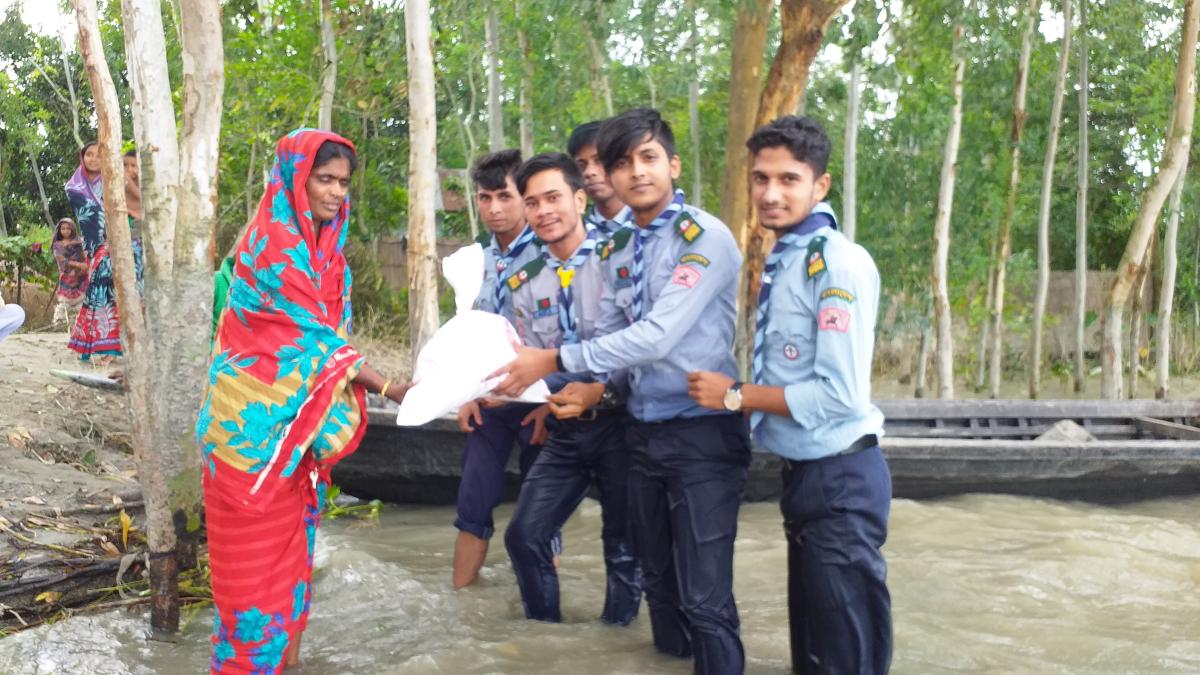 বন্যায় দু্র্গতদের জন্য  ত্রাণ বিতরণ কর্মসূচি -২০১৯  