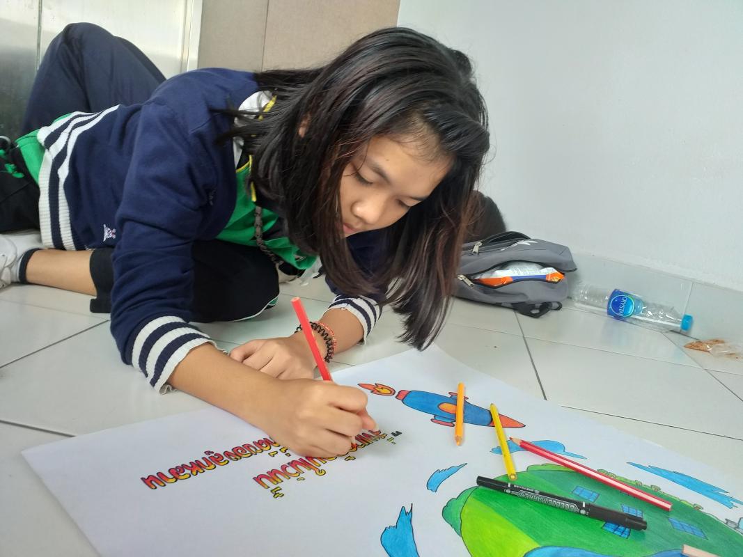 ช่วยเพื่อนระบายสี