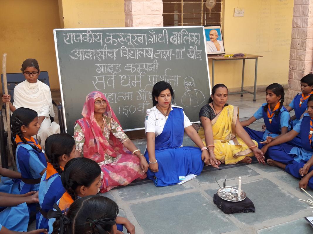 सार्वजनिक स्थल की साफ सफाई,सर्व धर्म प्रार्थना,स्वच्छ्ता रैली का आयोजन ,यूनिट लीडर सुमन चारण 