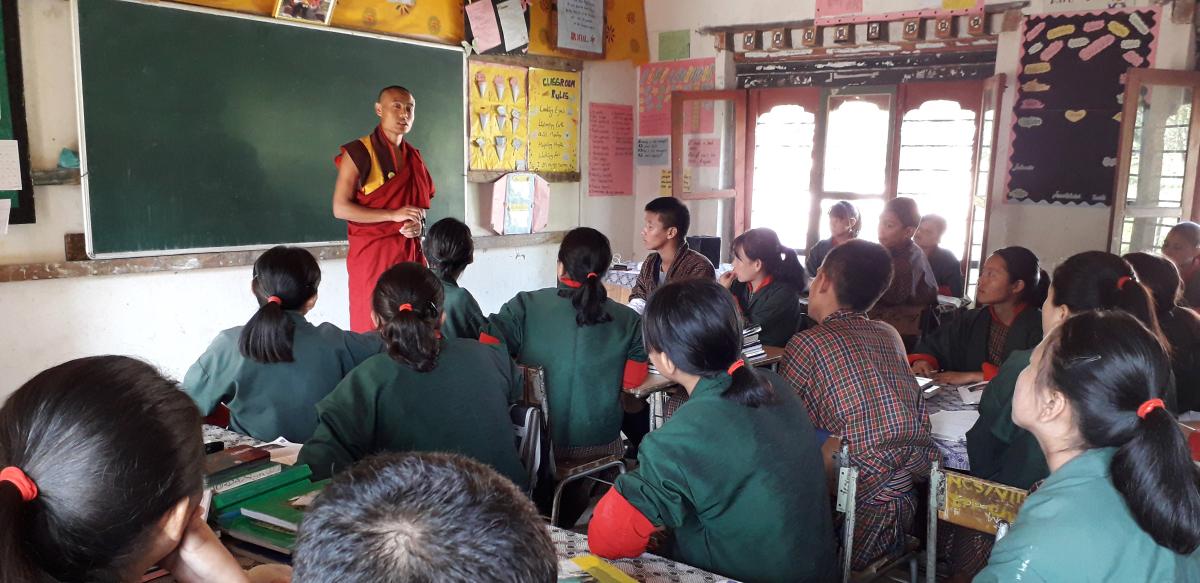 Scouts hiking to Taklai river