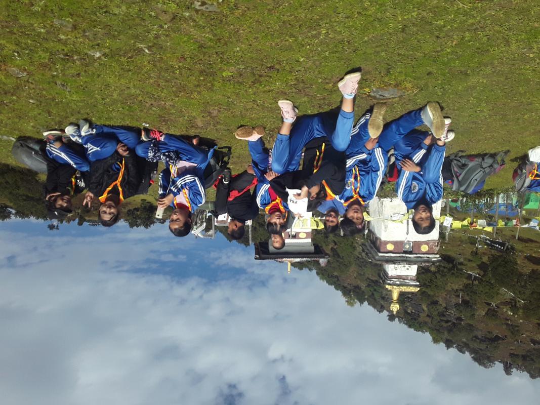 hiking to bumdra