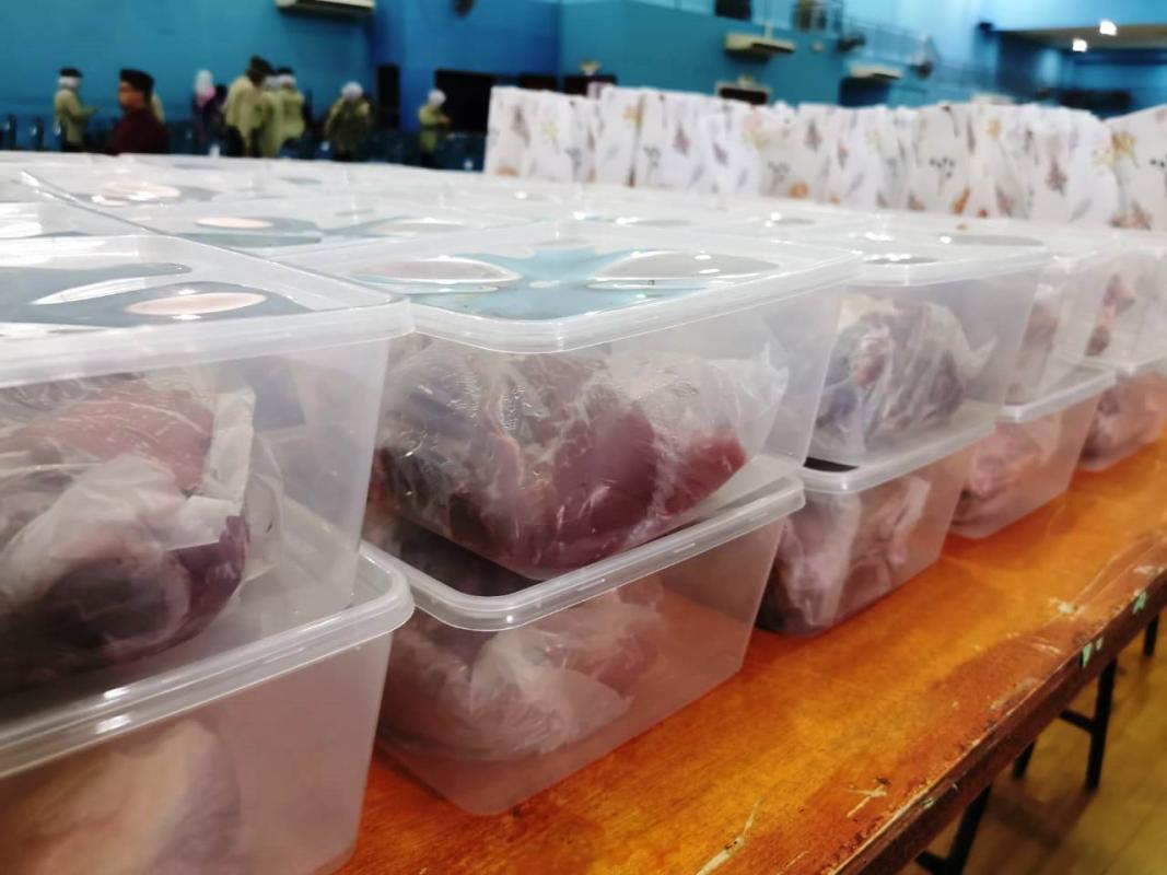 EIDUL ADHA DISTRIBUTION OF MEAT : JOINT PROJECT BETWEEN THE GIRL SCOUTS SECTION AND RELIGIOUS AFFAIRS SECTION, BRUNEI DARUSSALAM SCOUTS ASSOCIATION 