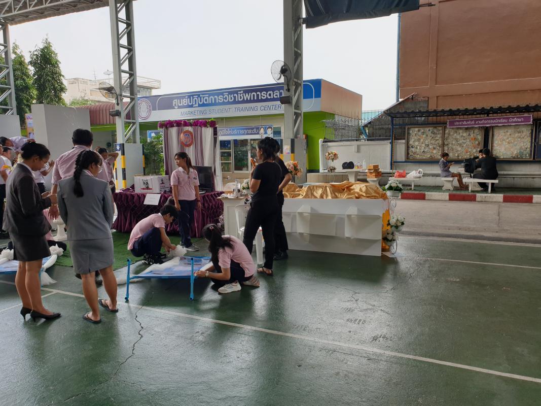 พานักเรียนไปประกวดนักเรียนพระราชทาน