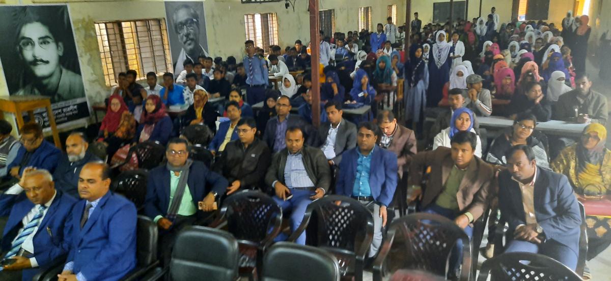 মুজিব বর্ষ সেমিনারে শৃঙ্খলায় দায়িত্ব পালন   